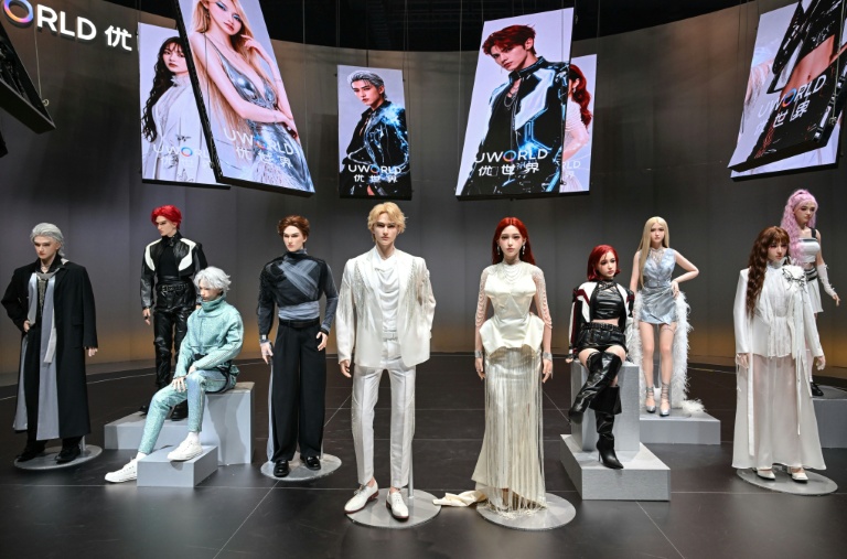 Des robots androïdes U1 présentés à Shenzen, le 30 juin 2026 dans la province chinoise du Guangdong