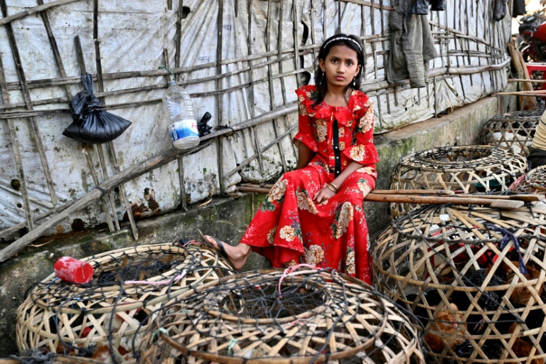 Une jeune rohingya au camp de réfugiés de Kutupalong le 18 décembre 2025