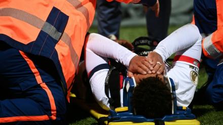 L'attaquant du PSG Désiré Doué blessé à la cuisse droite, lors du match de Ligue 1 à Lorient, le 29 octobre 2025