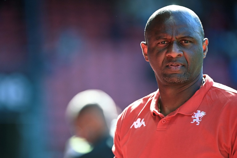 Patrick Vieira, alors entraîneur du Genoa, lors d'un match amical à Rennes