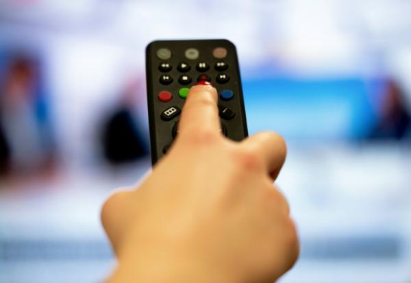 Le groupe de médias américain Fox Corporation, contrôlé par la famille Murdoch, va racheter la plateforme de streaming Roku pour 22 milliards de dollars, un pari sur la publicité en ligne et l’agrégation de contenus