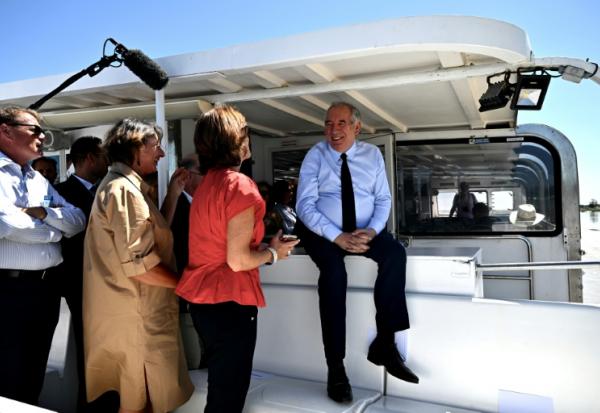 Le Premier ministre François Bayrou va prendre un bateau pour l'île d'Aix dans le cadre d'une visite au Conservatoire du Littoral pour marquer son 50e anniversaire, à Rochefort, le 7 août 2025