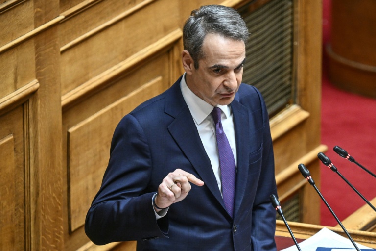 Le Premier ministre grec Kyriakos Mitsotakis au Parlement, le 2 avril 2025 à Athènes