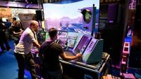  Des participants jouent au jeu vidéo PVKK de l'éditeur Keppler Interactive lors du salon des jeux vidéo Gamescom à Cologne, le 20 août 2025 en Allemagne