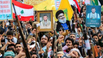 Des partisans du mouvement houthi, soutenu par Téhéran, lors d'un rassemblement en soutien à l'Iran et au Liban, à Sanaa, le 17 avril 2026