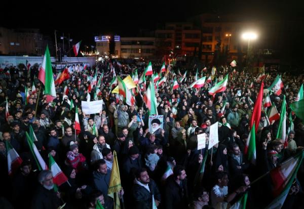 Rassemblement place Engelab à Téhéran après l'annonce d'un cessez-le-feu entre les Etats-Unis et l'Iran, le 8 avril 2026