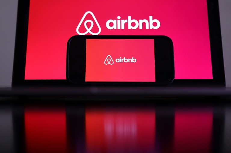 Airbnb se voit désormais en véritable intermédiaire de réservation, empiétant sur le terrain de Booking.com et Expedia