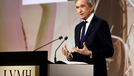 Bernard Arnault, PDG de LVMH, présentant les résultats du groupe à l'assemblée générale des actionnaires à Paris le 17 avril 2025;