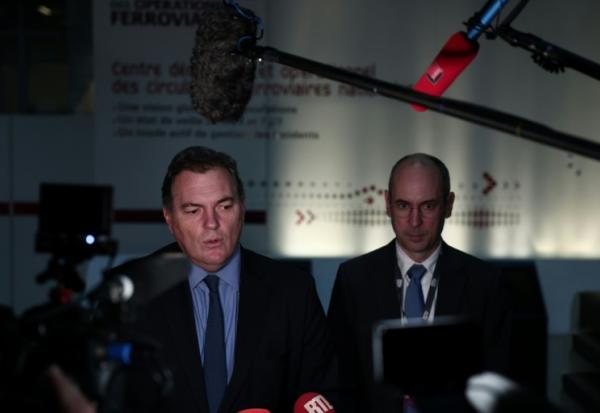 Le ministre des Transports Philippe Tabarot et le pdg de SNCF Réseau Matthieu Chabanel lors d'une conférence de presse le 27 octobre 2025 à Paris