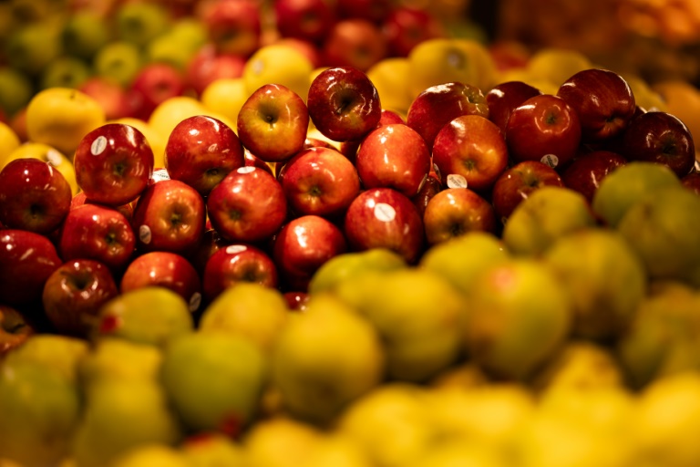 En Europe, de multiples produits agricoles sont traités avec l'acétamipride: miel, prunes, produits de maraîchage, pommes, poires, betteraves, noisettes...