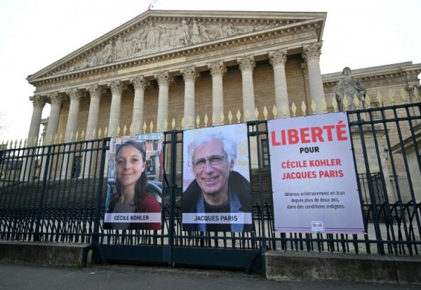 Les portraits de Cécile Kohler et Jacques Paris devant l'Assemblée nationale à Paris, le 25 mars 2025