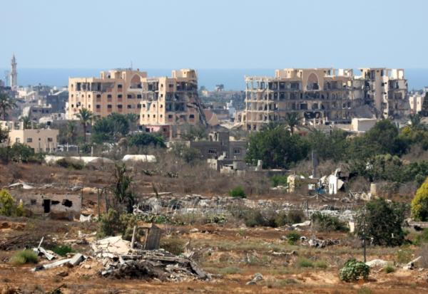 Vue des destructions dans la bande de Gaza, prise du côté israélien de la clôture, le 19 août 2025