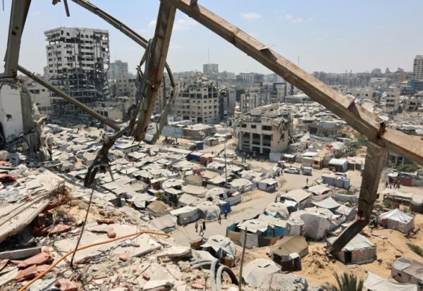 Photo prise le 18 août 2025 montrant des tentes abritant des Palestiniens déplacés dans la ville de Gaza