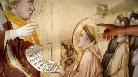 Une fresque du XIVe siècle de Giotto lors d'une visite de presse marquant la fin des travaux de restauration dans la basilique Santa Croce à Florence, le 12 juin 2026 en Italie