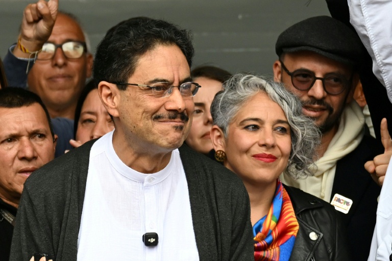 Le candidat à la présidence de la Colombie du parti au pouvoir Ivan Cepeda, après avoir voté dans un bureau de vote lors de l'élection présidentielle à Bogota, le 31 mai 2026