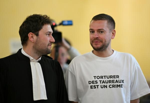 Jeremstar (Jérémy Gisclon et son avocat Chris Baptiste au tribunal pénal de Nîmes, à Nîmes le 2 avril 2026