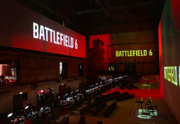 Des invités et journalistes sont réunis le 31 juillet 2025 à Paris pour la présentation par l'éditeur américain Electronic Arts du prochain opus du jeu vidéo de guerre Battlefield 