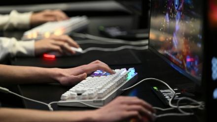 Jeux vidéo et mineurs: "Il n'est pas justifié de créer une panique morale", estime une experte
