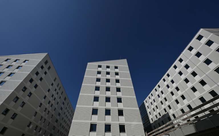 Trois des six immeubles du Village olympique de Milan photographiés le 18 septembre 2025