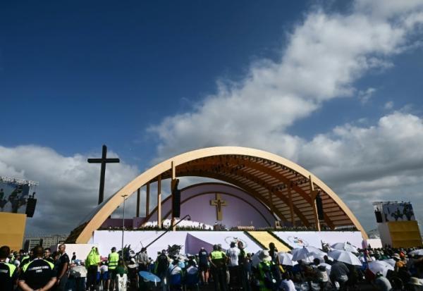 Le pape Léon XIV célèbre le 3 août 2025 à Rome une messe en plein air devant plus d'un million de jeunes, point culminant d'un pèlerinage qui a attiré des catholiques du monde entier