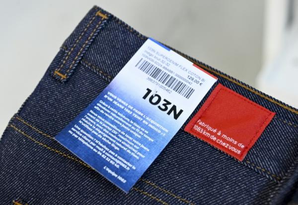 Un jean de la marque 1083 fabriqué à Rupt-en-Moselle, en Moselle, le 12 mars 2024