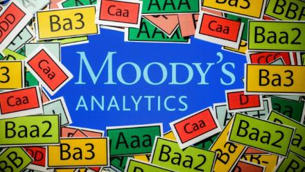 L'agence de notation Moody's a maintenu vendredi la note souveraine de la France, tout en abaissant la perspective de "stable" à "négative", lançant ainsi un avertissement au pays