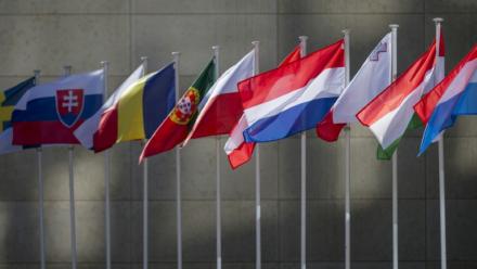 Les drapeaux européens à Luxembourg le 7 avril 2025