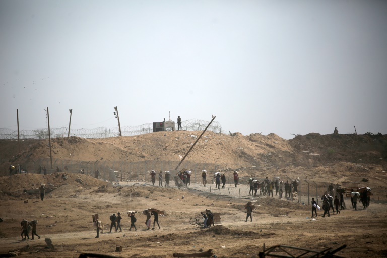 Près d'un site de distribution d'aide de la Fondation humanitaire de Gaza, une organisation soutenue par Israël et les Etats-Unis, dans le centre de la bande de Gaza, le 2 août 2025
