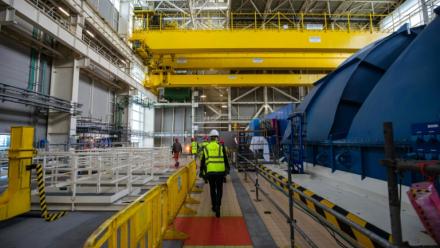 Un employé dans La centrale nucléaire de Flamanville, dans le nord-ouest de la France, le 12 juin 2022