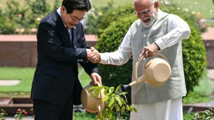 Le président sud-coréen Lee Jae-myung et le Premier ministre indien Narendra Modi, à New Dehli, le 20 avril 2026