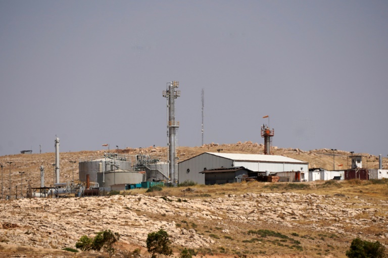 Vue partielle d'un champ pétrolier près de la ville kurde de Dohuk, dans la région du Kurdistan irakien, le 16 juillet 2025
