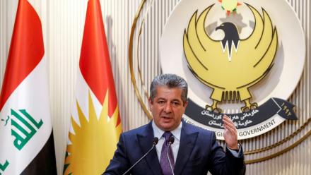 Masrour Barzani, Premier ministre du Kurdistan irakien autonome, donne une conférence de presse à Erbil, capitale de la région autonome, le 25 juin 2025