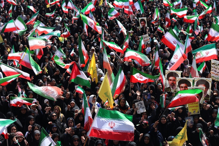 Des Iraniennes se rassemblent à Téhéran, le 17 avril 2026 à Téhéran, en hommage aux femmes tuées pendant la guerre