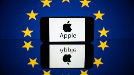 La Commission européenne a salué mardi la décision du géant de la tech américain Apple de se conformer à certaines dispositions d'une loi européenne régulant les marchés du numérique