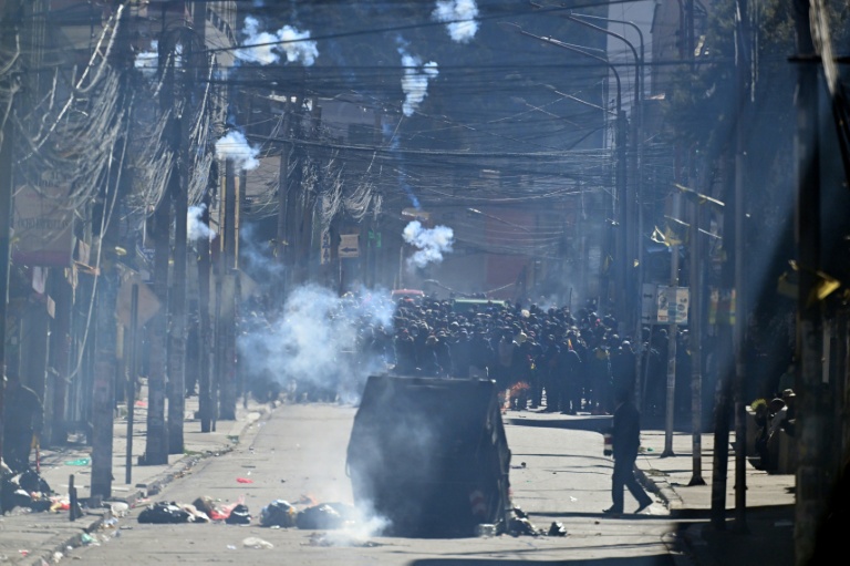 Affrontements entre police et manifestants à La Paz, en Bolivie, le 10 juin 2026