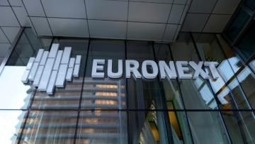 Entrée du siège de l'opérateur boursier Euronext, dans le quartier d'affaires de La Défense aux portes de Paris. Photo prise le 25 août 2015