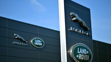 La production auto britannique a chuté en septembre au Royaume-Uni, plombée par une cyberattaque qui a mis à l'arrêt pendant plus d'un mois Jaguar Land Rover