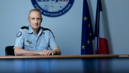Le général Hervé Petry, commandant de l'unité nationale cyber (UNC), dans les locaux de l'unité à Pontoise, le 7 avril 2026 dans le Val-d'Oise