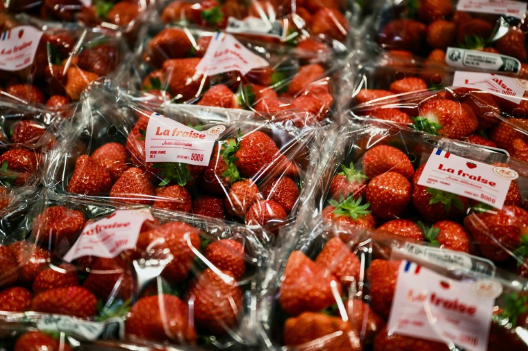 Des fraises dans un supermarché Grand Frais à Salaise-sur-Sanne, en Isère, le 21 mai 2026