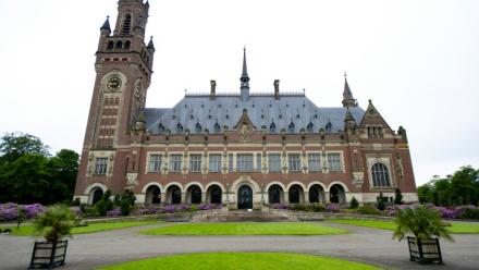 Le siège de la Cour internationale de justice, dans le palais de la paix, à La Haye