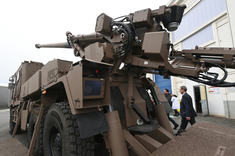 Un camion Caesar canon à l'usine KNDS de Bourges, le 21 mars 2025