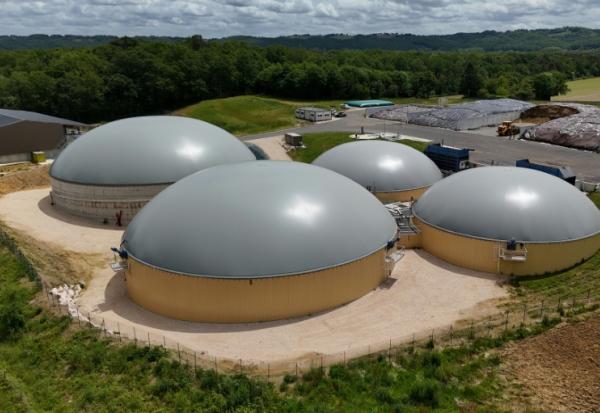 Des cuves en béton à l'usine de biométhane de Blajan, en Haute-Garonne, le 18 mai 2026