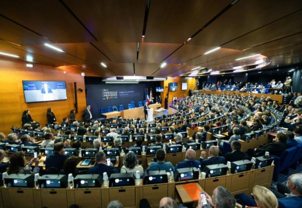 Nicolas Isnard, à la tribune, lors de son élection à la tête de la métropole Aix-Marseille-Provence le 7 avril 2026