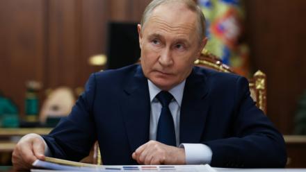 Le président russe Vladimir Poutine lors d'une réunion au Kremlin, le 23 septembre 2025 à Moscou