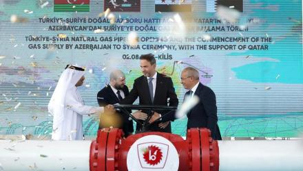 Comme annoncé il y a quelques jours, la Turquie a commencé le 2 août 2025 à fournir du gaz naturel en provenance d'Azerbaïdjan à la Syrie, dont les infrastructures ont été ravagées par une longue guerre civile. 