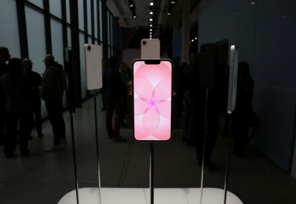 Un iPhone 17e à New York (Etats-Unis), le 4 mars 2026 