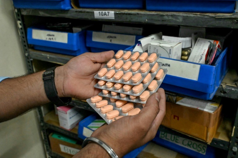 Un préparateur en pharmacie à Hyderabad, Inde, le 31 juillet 2025