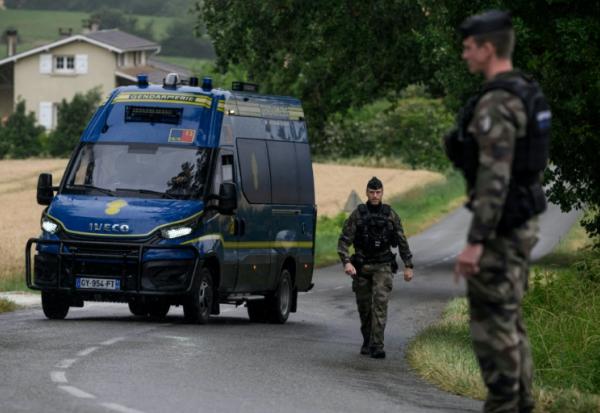 Des gendarmes près du lieu où un corps a été découvert lors des recherches pour retrouver la collégienne Lyhanna, portée disparue, le 4 juin 2026 près de Puycasquier, dans le Gers