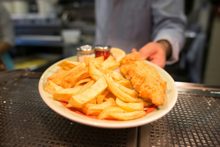 Un plat de fish and chips dans un restaurant de Londres, le 26 janvier 2015 