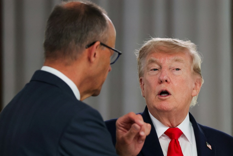 Le président américain Donald Trump avec à sa gauche le chancelier allemand Friedrich Merz lors du G7 à Evian en Haute-Savoie le 16 juin 2026
